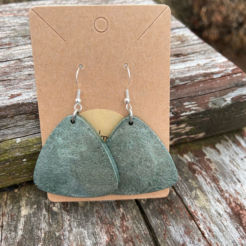 💋2/$14💋Simply Sage Handmade Resin Earrings